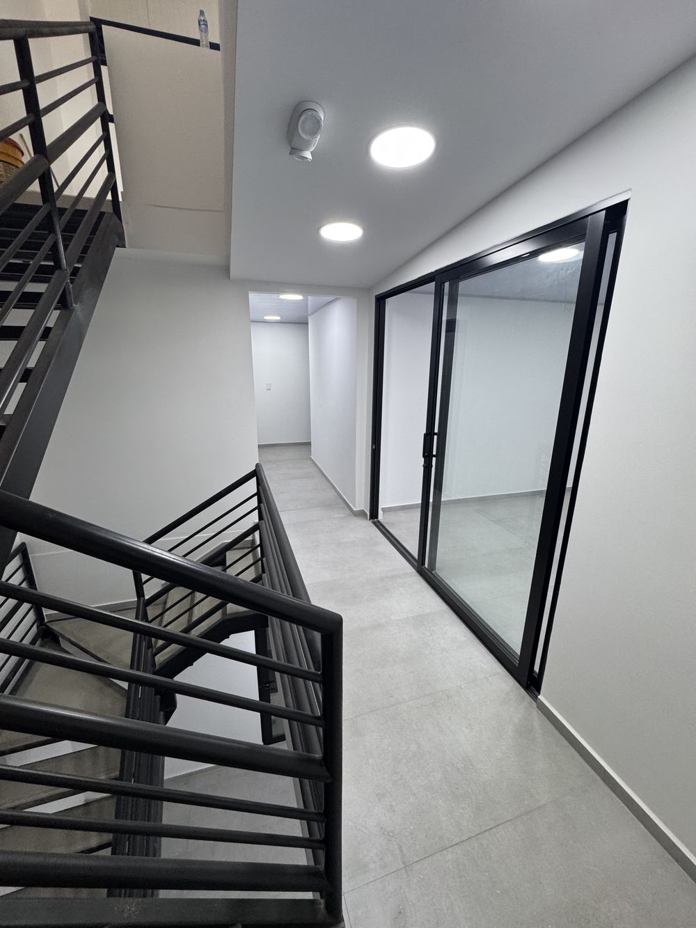 Oficinas — pasamanos y escaleras